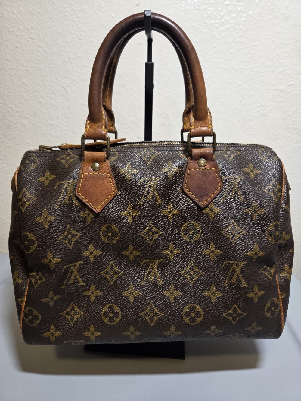 '91 AUTH. LV Malletier - Picture 3 of 14